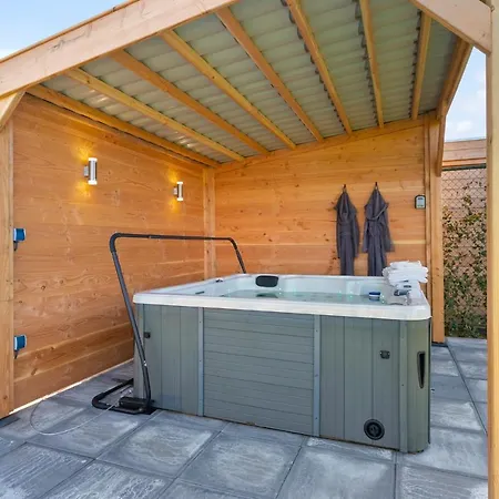 Villa Mastlo: Spacious 10-Person Garden Retreat Near Beach Ouddorp Exterior photo