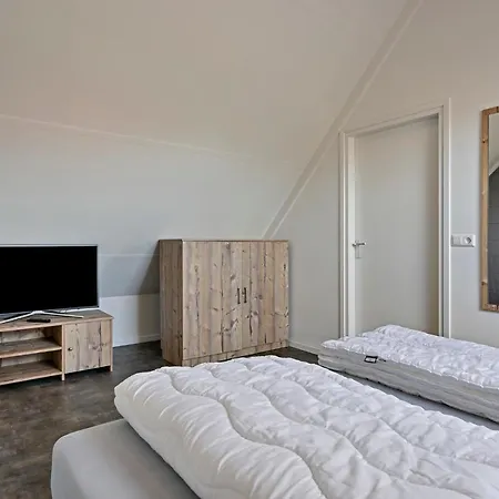 Villa Mastlo: Spacious 10-Person Garden Retreat Near Beach Ouddorp Exterior photo