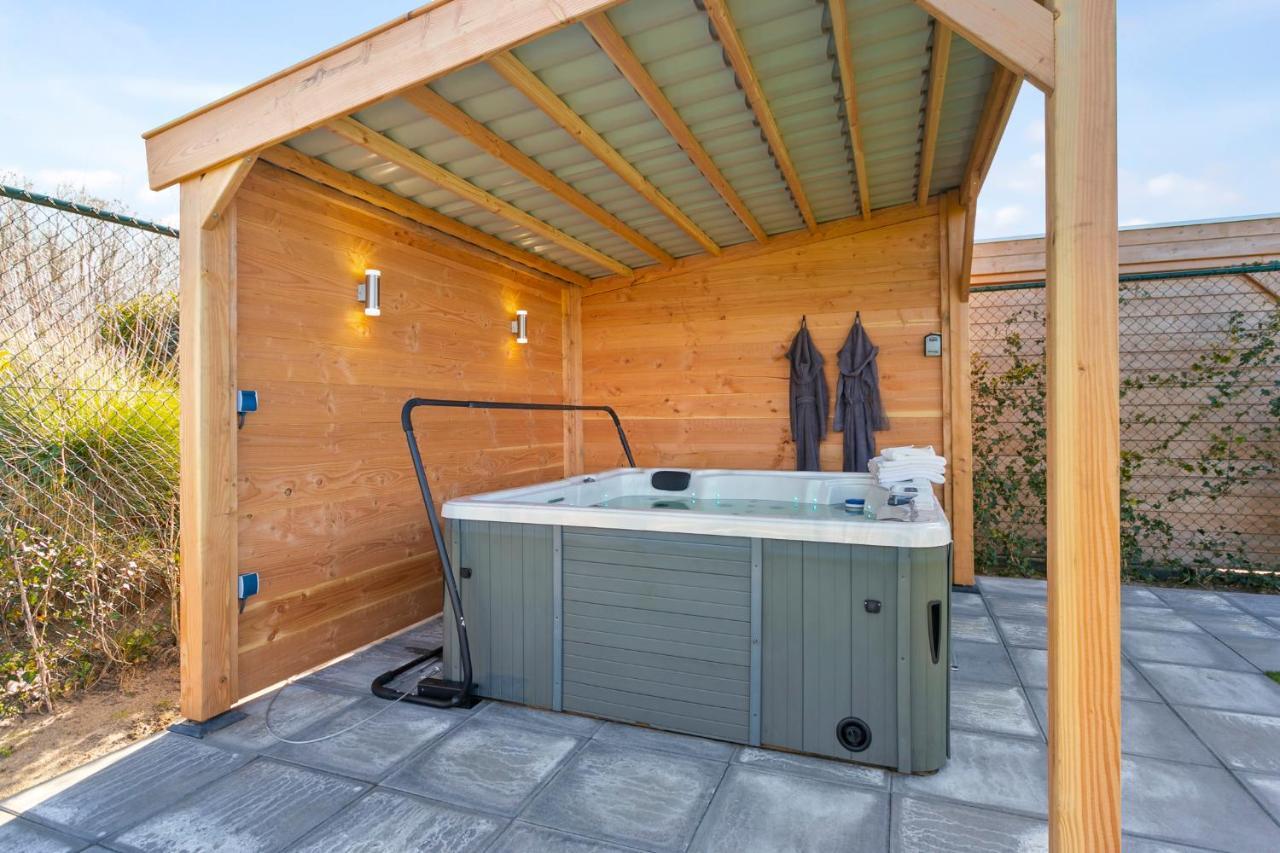 Villa Mastlo: Spacious 10-person Garden Retreat Near Ouddorp