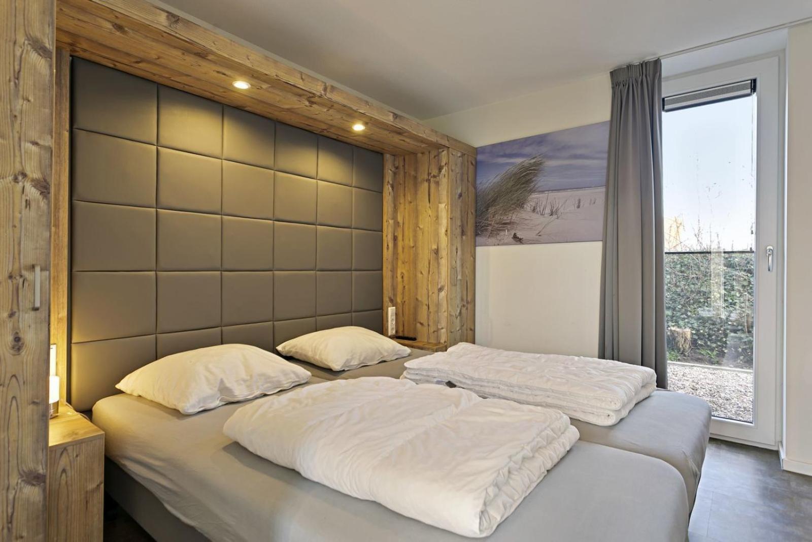 Villa Mastlo: Spacious 10-person Garden Retreat Near Ouddorp