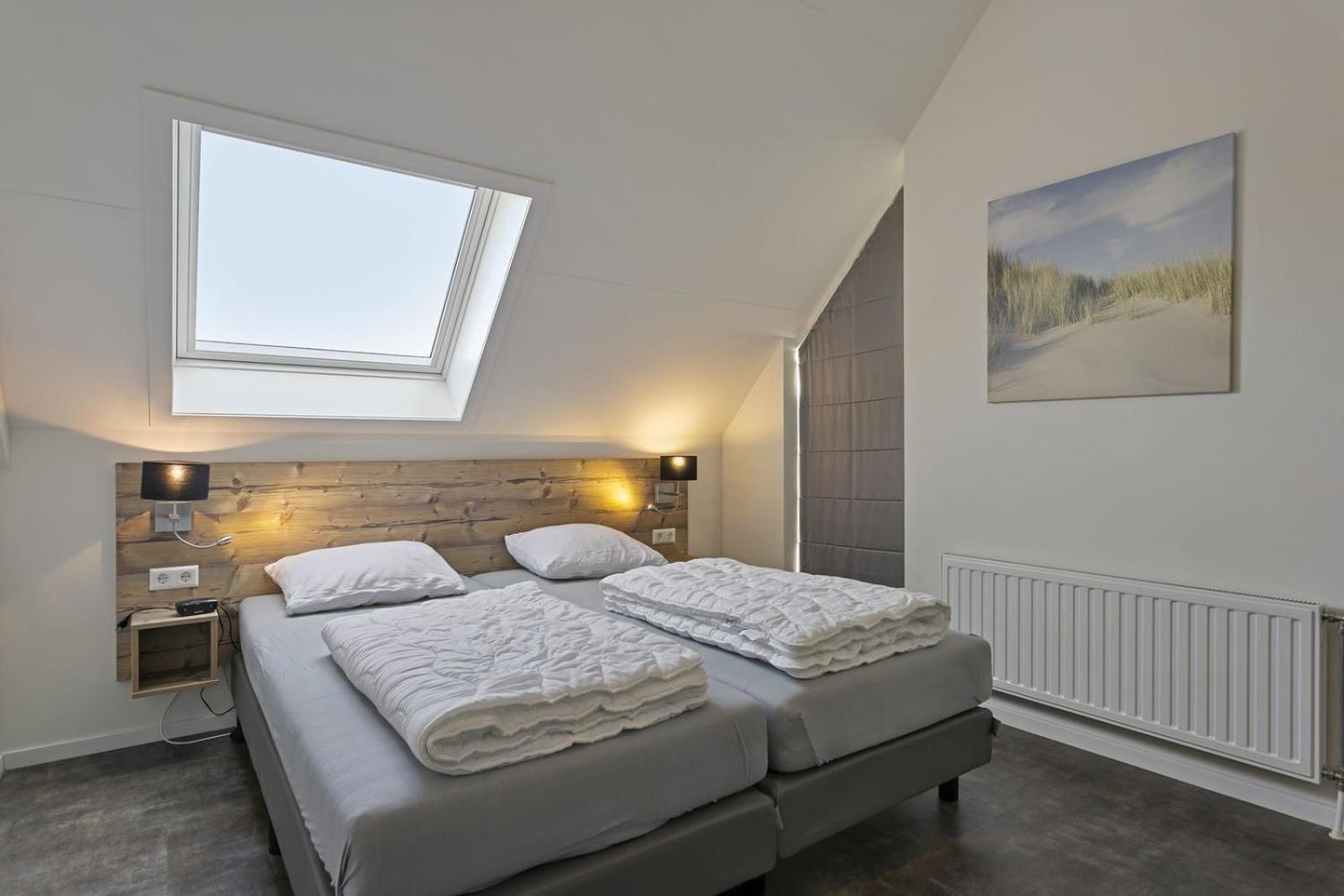 Mastlo: Spacious 10-person Garden Retreat Near Ouddorp