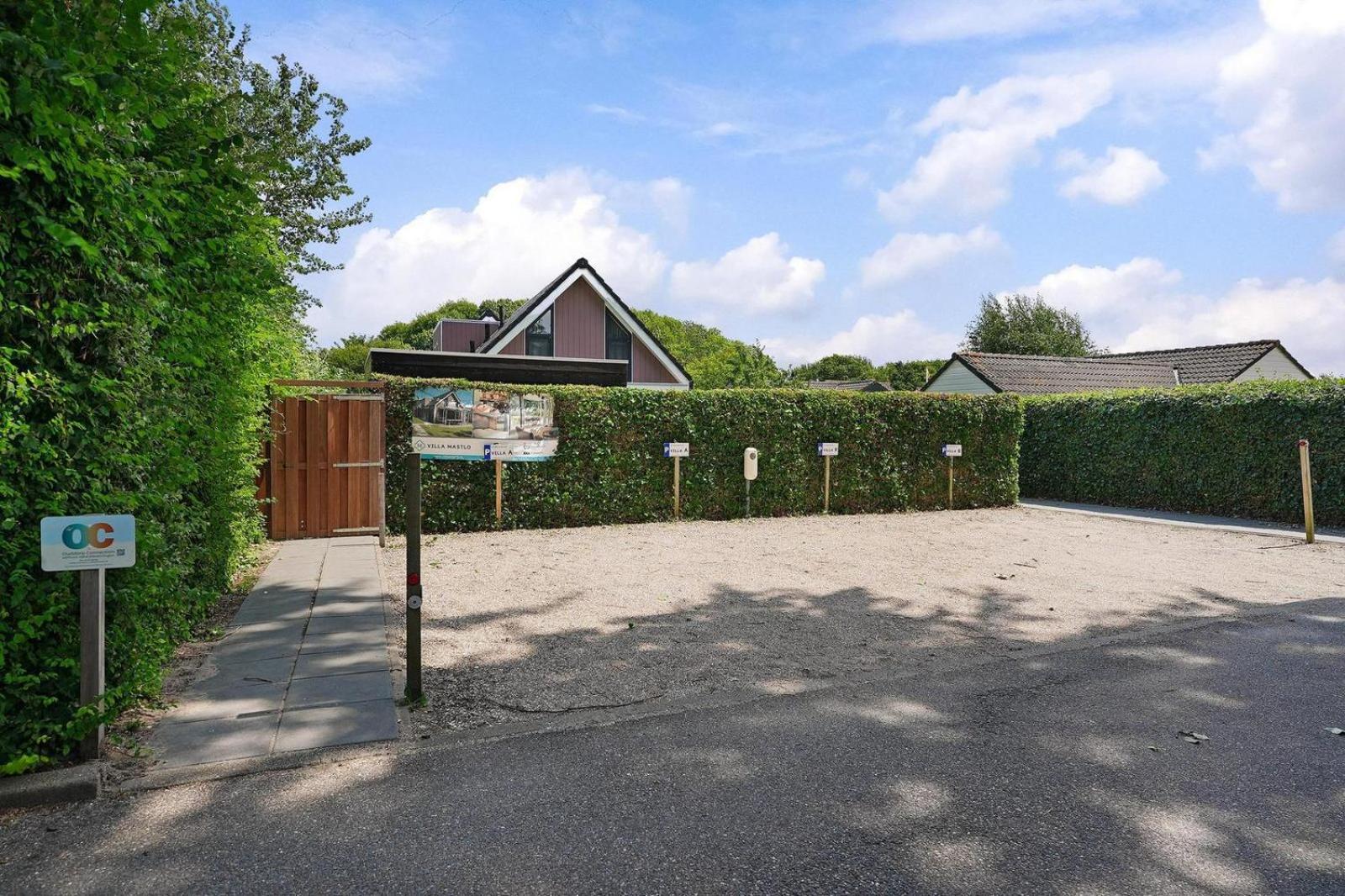 Mastlo: Spacious 10-person Garden Retreat Near * Ouddorp