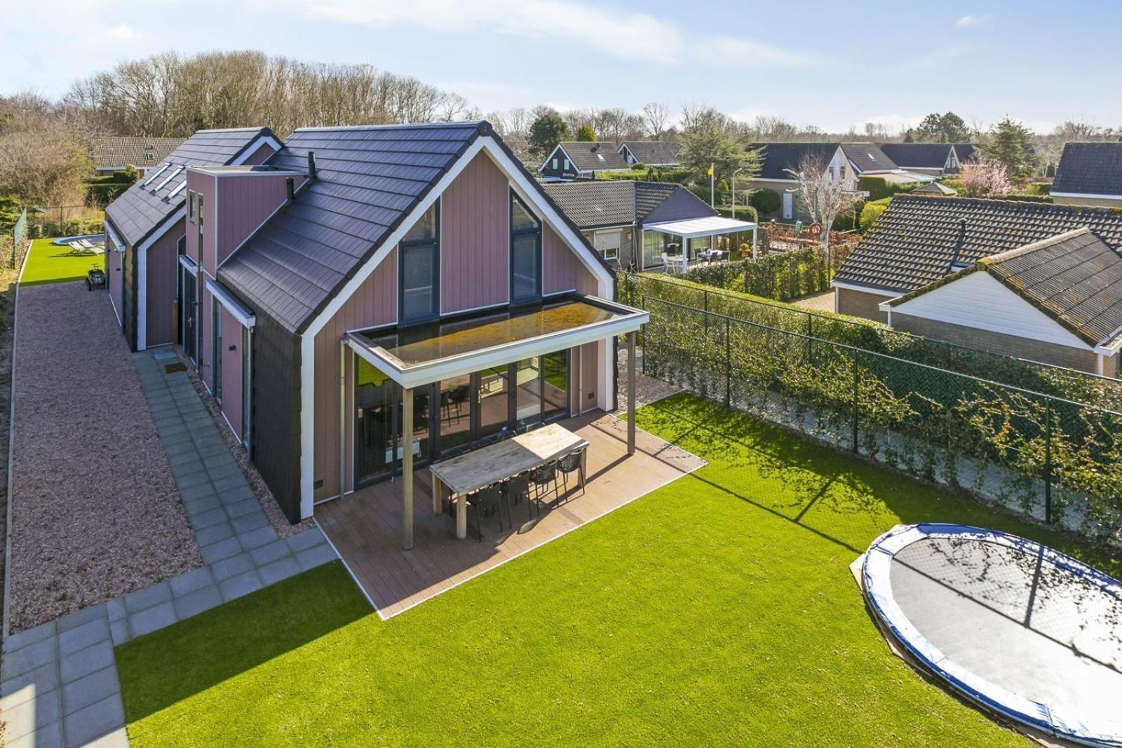 Villa Mastlo: Spacious 10-person Garden Retreat Near Ouddorp
