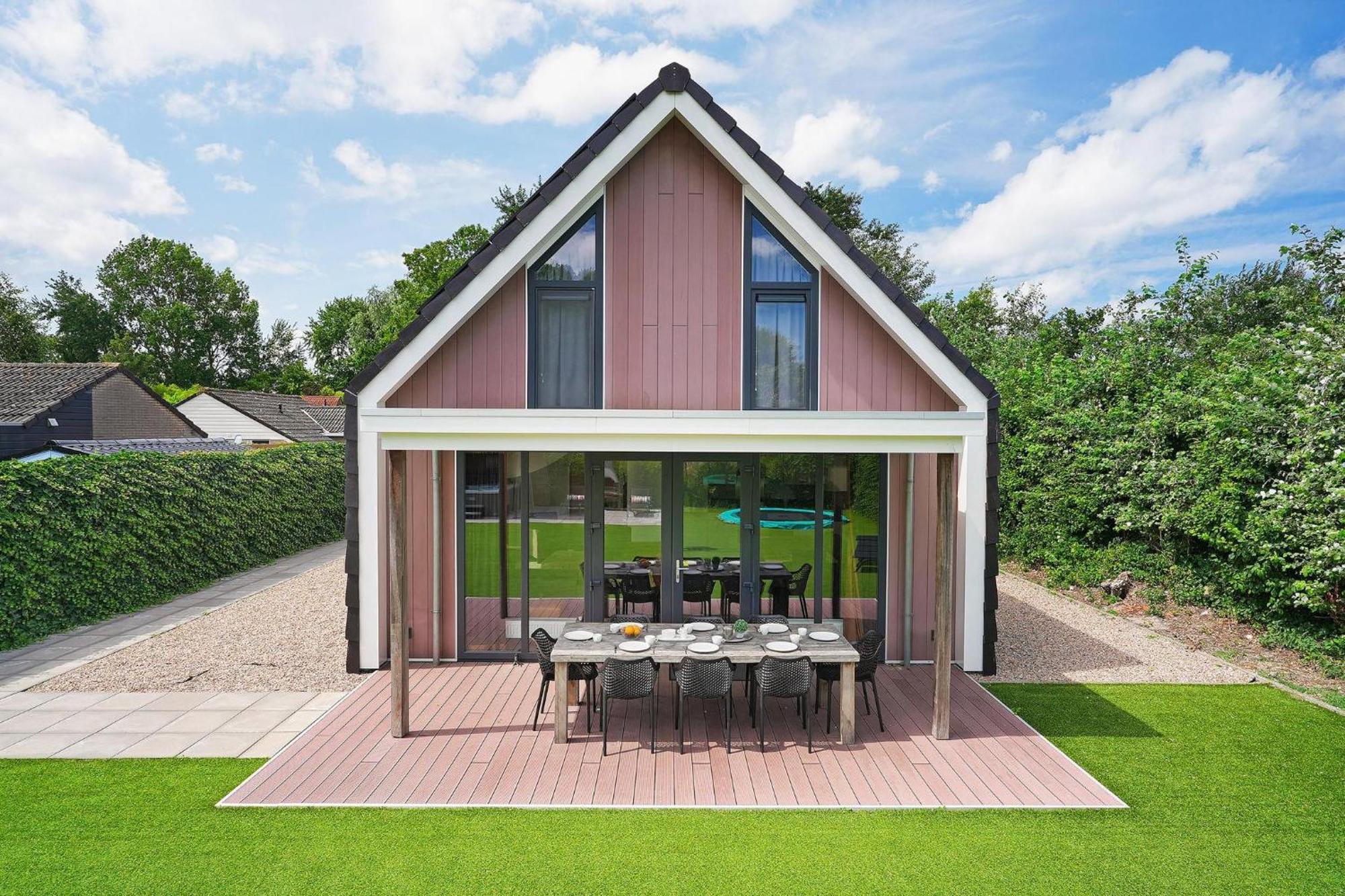 Mastlo: Spacious 10-person Garden Retreat Near * Ouddorp