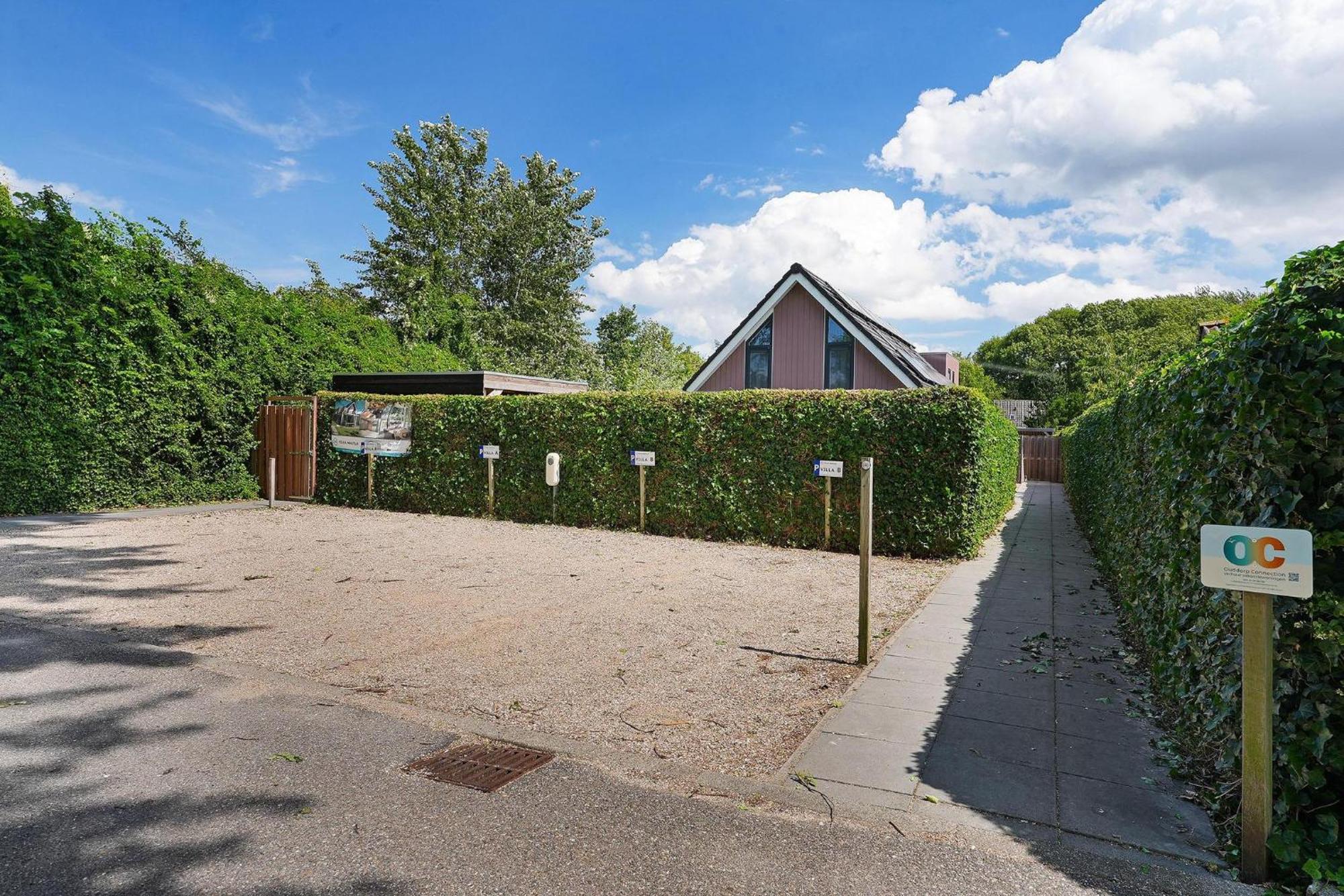 Villa Mastlo: Spacious 10-person Garden Retreat Near