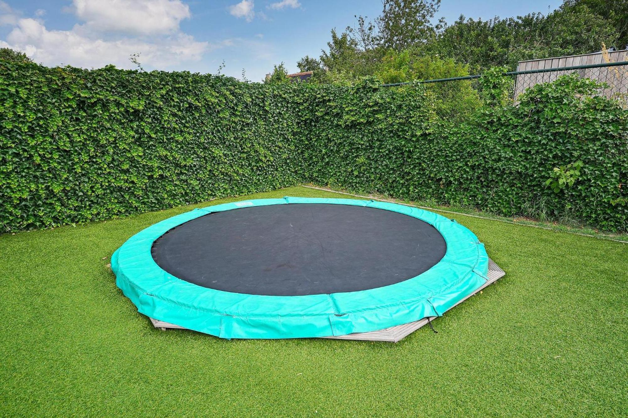 Mastlo: Spacious 10-person Garden Retreat Near * Ouddorp
