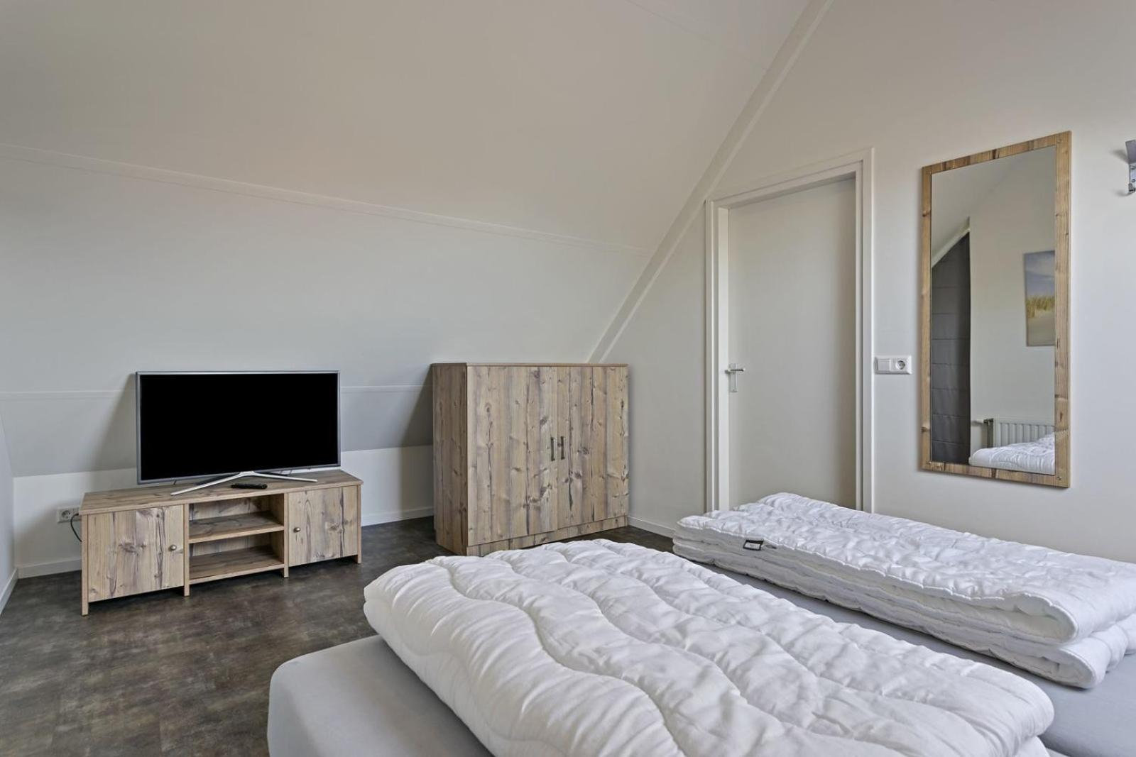 Mastlo: Spacious 10-person Garden Retreat Near
