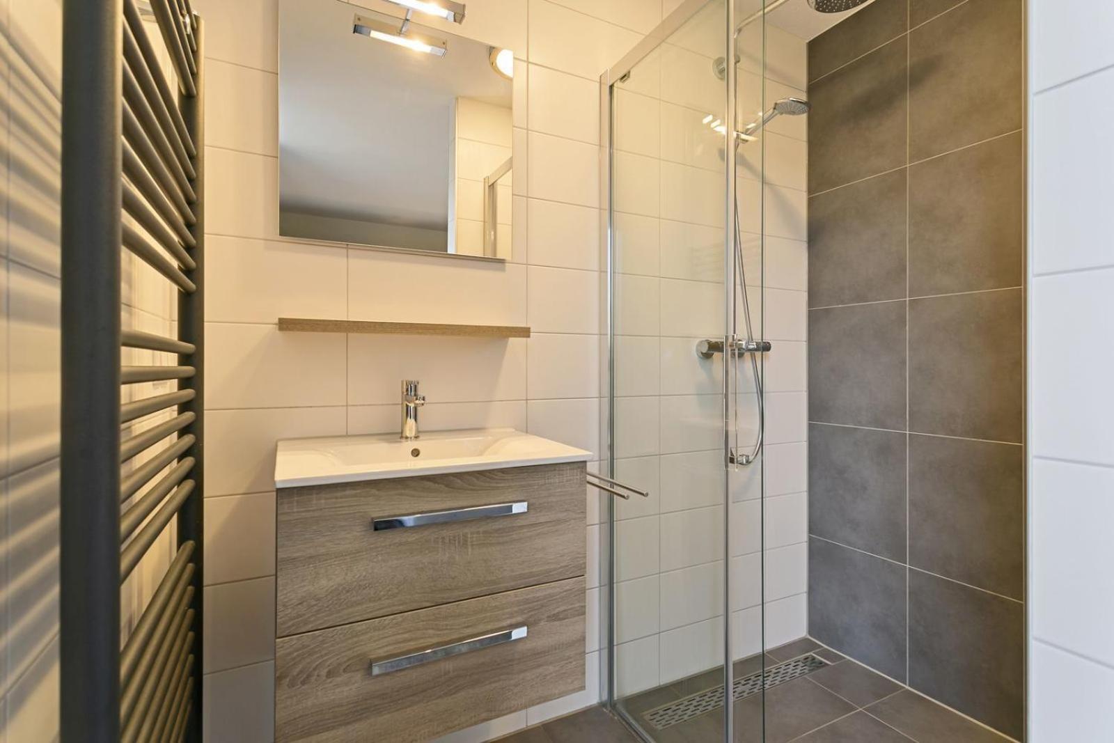 Villa Mastlo: Spacious 10-person Garden Retreat Near *