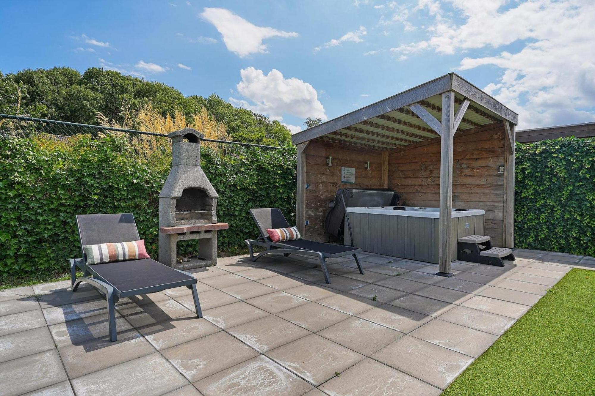 Villa Mastlo: Spacious 10-person Garden Retreat Near Ouddorp
