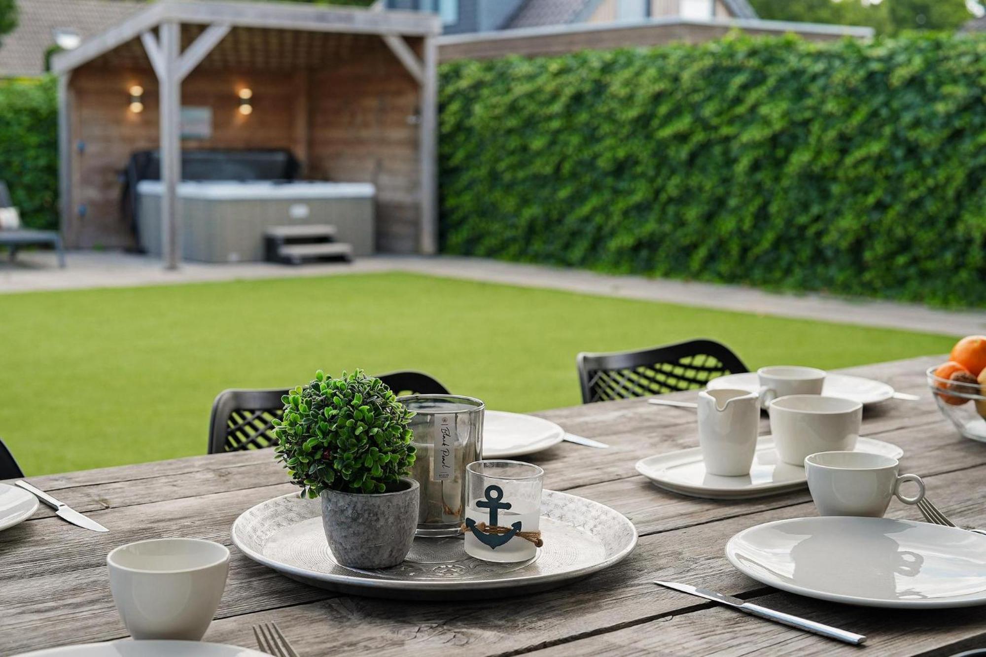 Mastlo: Spacious 10-person Garden Retreat Near *