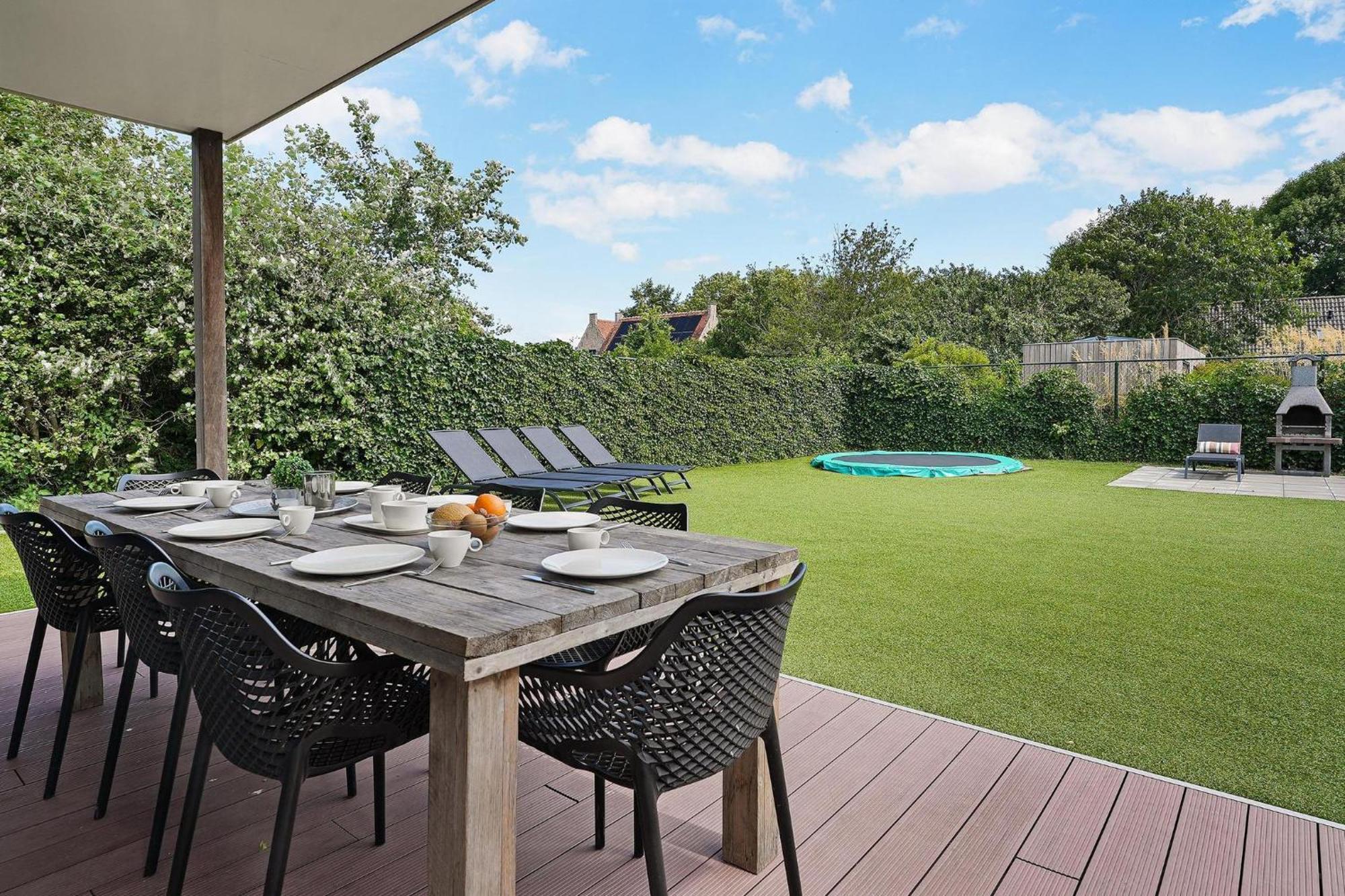 Mastlo: Spacious 10-person Garden Retreat Near * Ouddorp