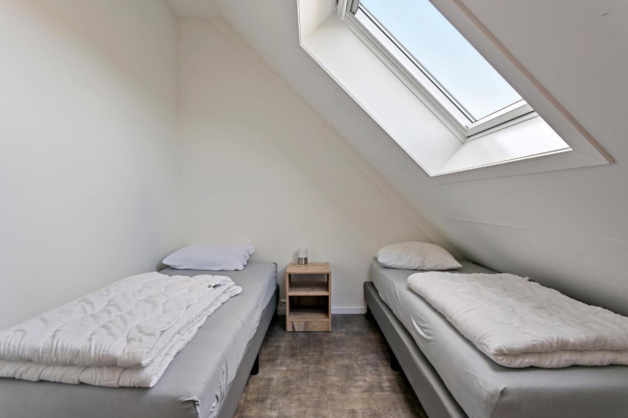 Mastlo: Spacious 10-person Garden Retreat Near Villa *